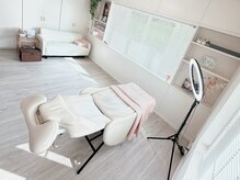 ヒロイン(HEROINE)の雰囲気（明るく清潔感のある店内。癒やしBGMでリラックス。駐車場完備）
