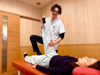 篠崎駅前結び整骨院 鍼灸院の写真/
【骨盤矯正&猫背矯正】首・肩こり、腰痛でお悩みの方必見！産後ママさんからご好評◎篠崎駅徒歩3分★