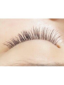 ナチュラル上品な目元にしたい