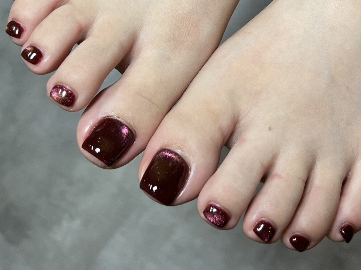 2026年秋トレンド】ニュアンス シンプル フットのネイルデザイン集