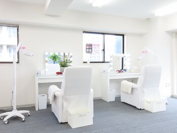エクシアホワイト 新宿御苑店(ecxia white)の写真/【20時まで営業】月額制の通い放題でコスパ抜群☆仕事帰りに気軽に通えるホワイトニングサロン☆
