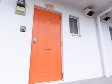 スー(SUU)/1階オレンジのドアになります
