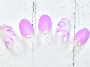 ムーネイル(mou nail)/キレイ目お花なパープルネイル