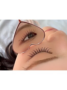 ナチュラル上品な目元にしたい