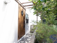 ネイルサロンアンドスクールシャルール(CHALEUR)/ドアに小さなチャイムがあります