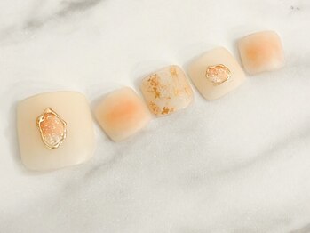 オレンジチークネイル