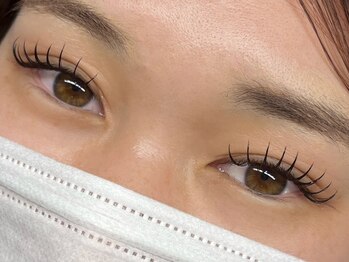 リフラ チャヤ(Li-Fra CHAYA)/マツエクDesign/パッチリeye