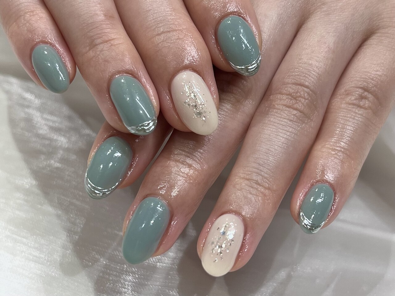 2026年夏トレンド】ターコイズ フレンチ ハンドのネイルデザイン集