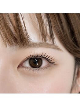 オリーブ(Olive)の写真/自まつ毛を最大限に長く魅せるパーマで、ナチュラル上品な愛され目元へ