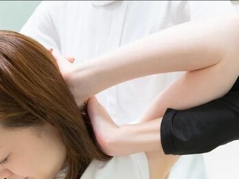 田尻なお整体の写真/デスクワークや冷えで固まった肩甲骨まわりの筋肉をしっかりケア！体の軽さを実感。姿勢の根本改善にも◎