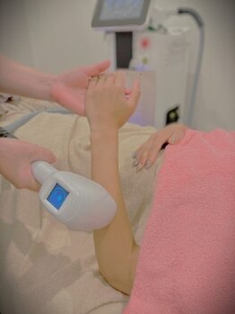 サロンドシークレット(SalonDuSecret)の写真/【スピーディーなLED脱毛で産毛まで照射可能◎】ダメージレスな脱毛で、初めての方にもおすすめ！