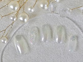 透明感溢れるクリアネイル