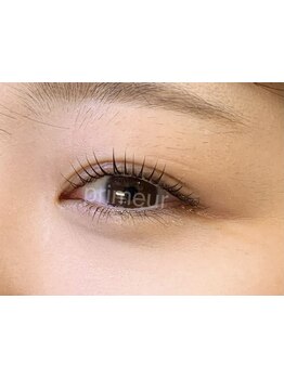 ナチュラル上品な目元にしたい