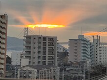 ヨサパーク エテノア(YOSAPARK etenoa)の雰囲気（垂水駅の景色を一望できる空間でお過ごしいただけます♪）