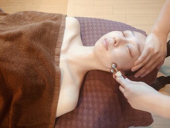 シルクロード 越谷店の写真/お肌をきれいにしたいあなたへ！美顔フェイシャルで小顔＆たるみリフトアップ体験を！◎