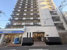 アメリ(Ai.meri)の雰囲気（長堀橋駅より徒歩2分！1階のローソンが目印です★）