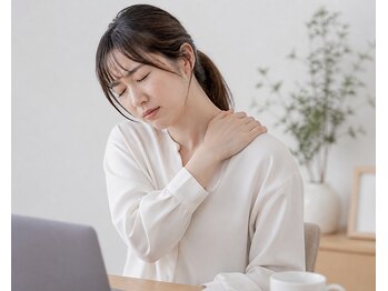 スマイル整骨院の写真/【首肩の重みをスッキリ解消】国家資格者の手技で、ガチガチに固まった筋肉を深部からほぐします◎