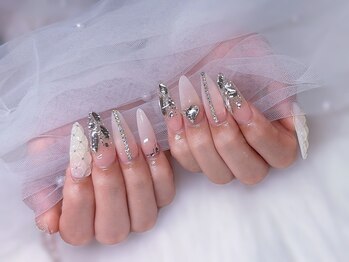 リリーナイン(Lily Nine)の写真/大人女性にぴったりなシンプルデザインでワンランク上の指先に◎時短で施術ができるから忙しい方にも嬉しい