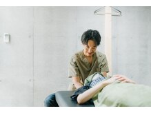 カーム整骨院(CALM整骨院)/首・肩周りの緊張をほぐします