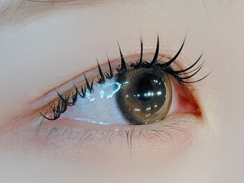 フルールラッシュ(Fleur Lash)の写真/《高持続×低刺激》丁寧装着のフラットラッシュで美しさ続く♪モチ重視派も納得の技術をご体験下さい★
