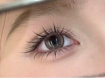 オーラエム(Aura M)の写真/【LEDマツエク+パーマで自然なボリュームへ】&Healthyで根元から立ち上げ目元が明るく♪まつ毛が短い方も◎