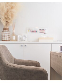 ネイルリテルナ(Nail Re.terna)/明るい店内