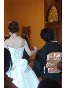 ゴータスディグラシア(Gotas de gracia)/H30,2月挙式新婦様♪自信の背中