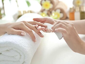 ピンクのラナンキュラスの写真/【実績多数×自爪育成◎】”爪の形”を変えたい方必見☆ネイルケア専門店での施術で指先から笑顔に♪