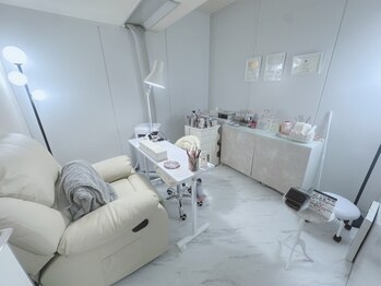 モモ(MOMO)の写真/完全個室のプライベートサロンでゆったり施術♪美しく洗練された高技術のデザインをお楽しみください★