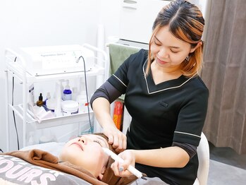 ファミル(FAMIL)の写真/ピーリングで古い角質を落とす施術で、シミ改善シミ予防の美肌へ導く◎