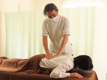 肩こり専門 鍼灸整体サロンSLH 【肩こり/整体/鍼灸/マッサージ】の雰囲気（こり固まったお体を優しく丁寧にほぐします【整体/マッサージ】）