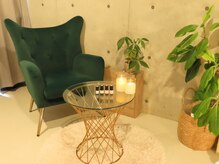 サロン ド ヒヨリ(Salon de HIYORI)の雰囲気（落ち着いた店内でゆっくりお寛ぎください(^^)）