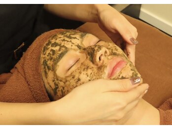 レヴール(reveur)/フェイシャル/ハーブピーリング