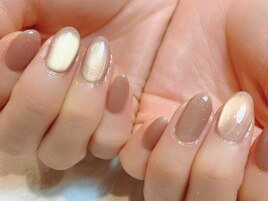 マグネットの上品うる艶ネイル