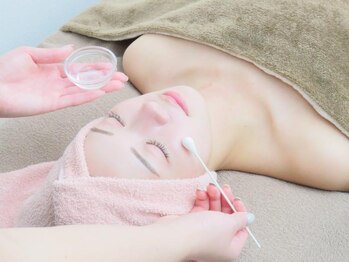 シャングリ ラ(Shangri La)の写真/【都内で話題沸騰スノーピール遂に導入！】剥離しないピーリングで大人気！希少技術を長野で体感ください♪