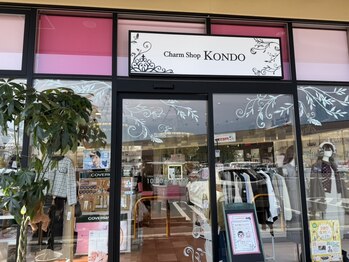 チャームショップこんどうの写真/【上品な目元×贅沢ケア】まつげ＆眉の同時施術で時短が叶う。化粧品店だから施術後のメイク仕上げも可能♪