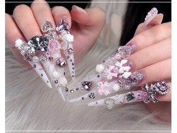 ナミネイルサロン(Nami Nail Salon)の写真/新宿南口2分&26年09月Open！1000色以上&可愛いパーツで理想のブライダルネイルを叶える★