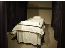 ワンスパ(WAN SPA)の雰囲気（お客様用ベッド、半個室でオイルを使います☆）