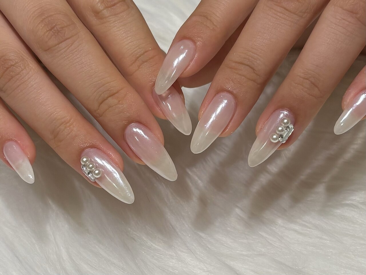 プロフ必読　様　　ホワイトワンカラー プロフ必読 様 ホワイトワンカラー ボルドー💅 一本だけマグネット