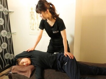 小顔・骨盤・整体専門店 ビヤン 本通り駅前店(BIEN)の写真/デスクワークや立ち仕事で腰がつらい方必見☆知識と経験豊富な凄腕スタッフがオールハンドでしっかりケア♪