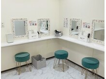 小顔フェイスラボ 伊勢店(小顔FaceLabo.)/メイク直しも◎コテ完備♪
