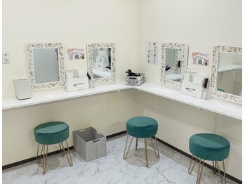 小顔フェイスラボ 伊勢店(小顔FaceLabo.)/メイク直しも◎コテ完備♪