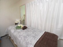 かずみの部屋の雰囲気（リンパマッサージには心地良いふかふかベッドをご用意♪）