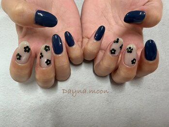 ダイナ ムーン(Dyna moon.)/お花とネイビーネイル