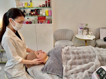 リフレ(Refre)の写真/話題のハーブピーリングでお肌のお悩みを改善☆お肌のお悩みを改善し、憧れの陶器美肌を手に入れよう♪