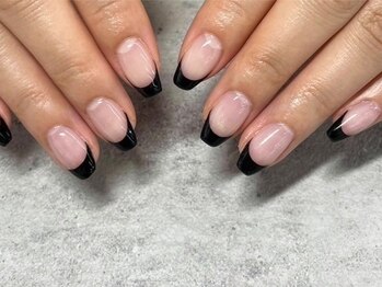 黒フレンチネイル