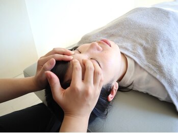 新横浜駅前鍼灸接骨院の写真/《初回☆全身矯正+頭蓋骨矯正(ヘッドスパ)¥8980》国家資格保による的確な施術で、脳疲労/首肩こり改善◎