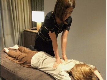 フレスカ(FRESCA)の写真/全身の重だるさ、溜まった疲れを解消!【全身ほぐし60分+足つぼ30分¥5980/全身ほぐし90分+足つぼ30分¥7980】