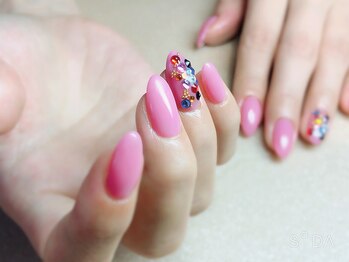 エムネイル(Ｍ)/ワンカラーにストーンアレンジ