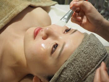ベル 戸塚(Belle)の写真/水光ピーリングと美容液導入で透明感を目指しフェイシャルパックで白つや肌へ導くケア◎